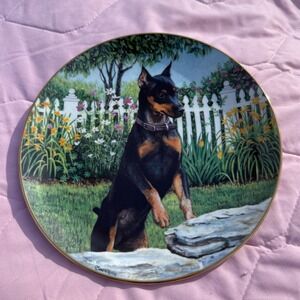 Danbury Mint Miniature Pinschers Plate "Sneaking a Peek" Dog‎ Decor